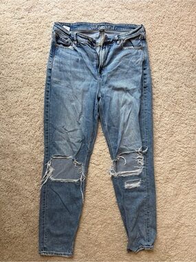 American Eagle Women’s Light Blue Distressed Ripped Jeans